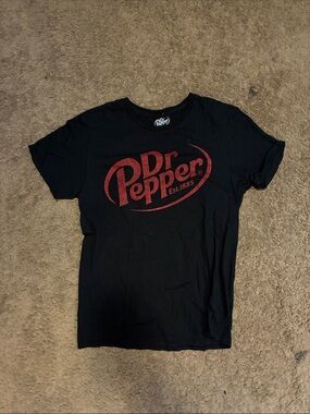 Dr Pepper Black Short-Sleeve Logo Tee in Red